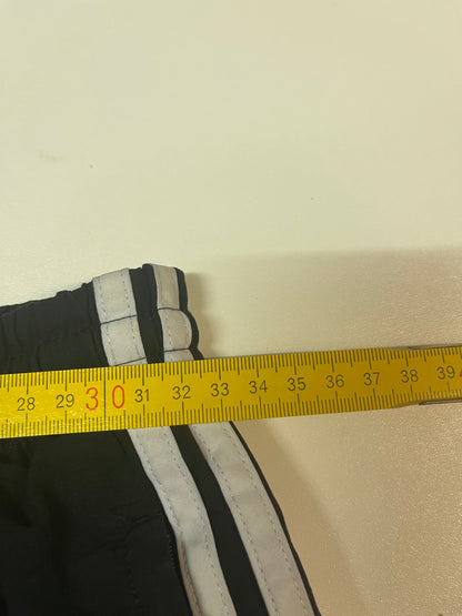 Entdecke unsere Vintage Track Pants von Nike und anderen Marken, erhältlich bei Valuxery.de - Dein Shop für trendige Vintage - Kleidung. Unsere Track Pants sind aus hochwertigen Materialien und