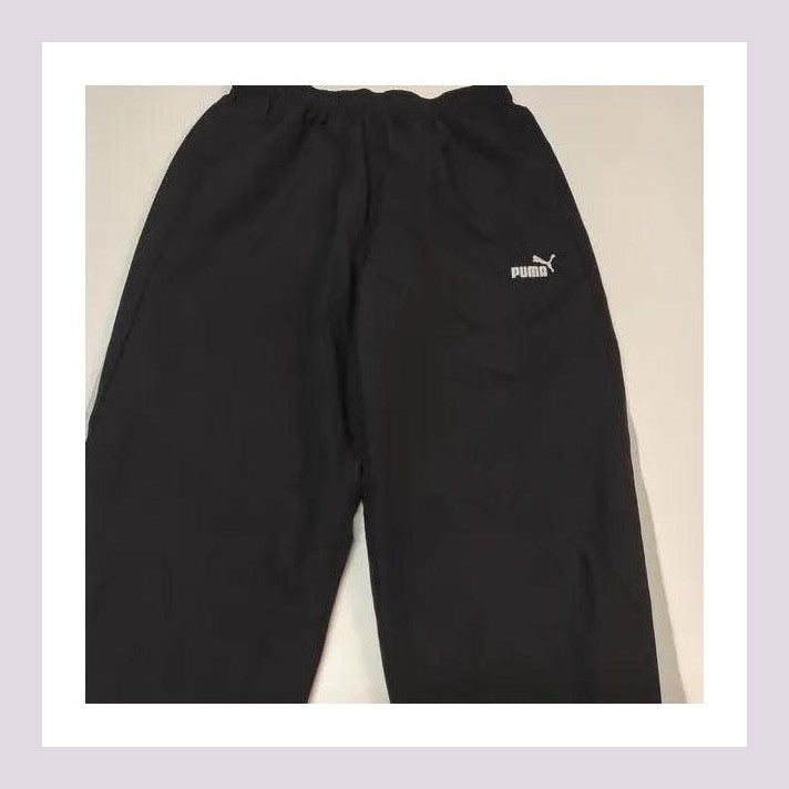 Entdecke unsere Vintage Track Pants von Nike und anderen Marken, erhältlich bei Valuxery.de - Dein Shop für trendige Vintage - Kleidung. Unsere Track Pants sind aus hochwertigen Materialien und