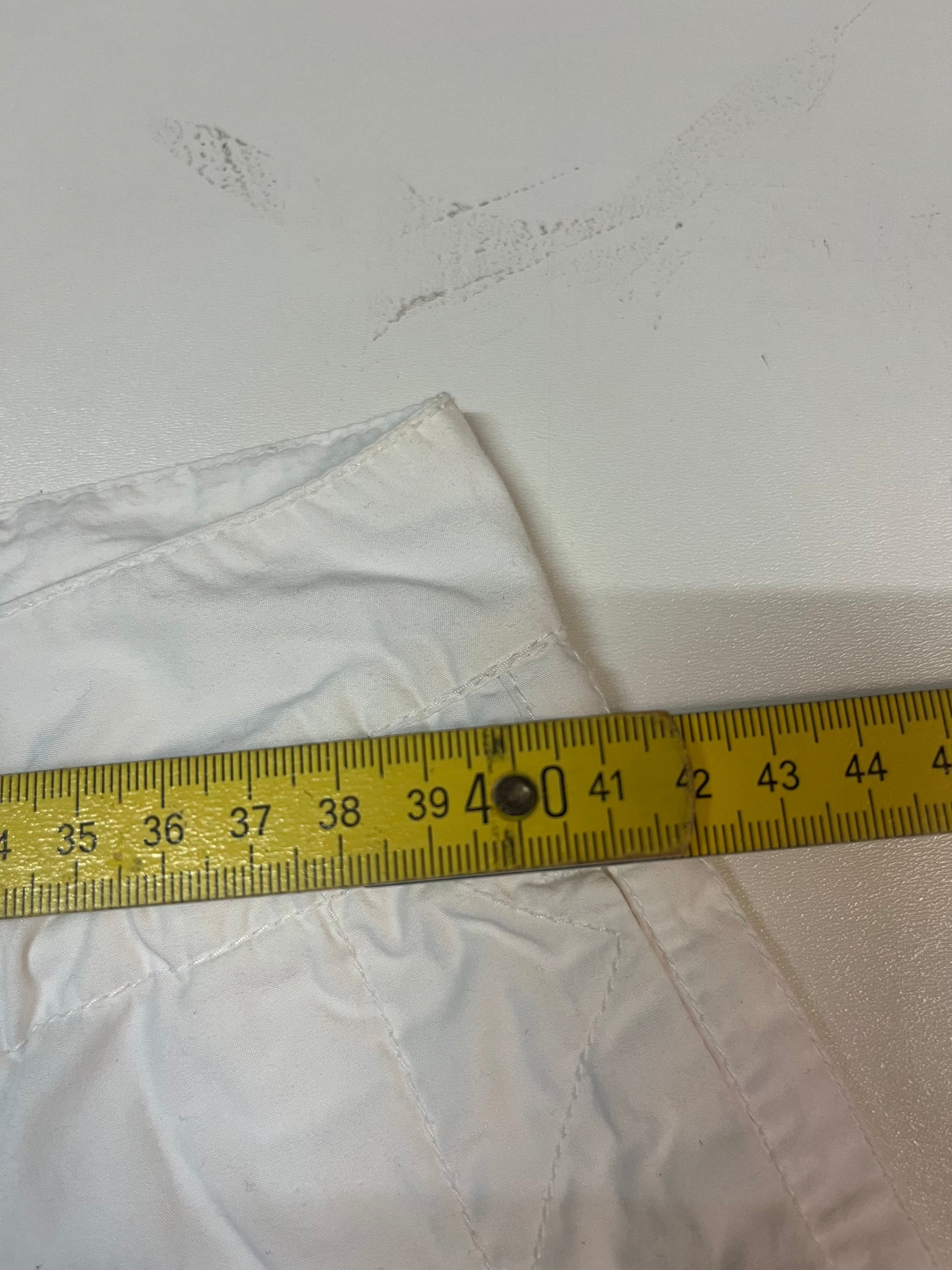 Entdecke unsere Vintage Track Pants von Nike und anderen Marken, erhältlich bei Valuxery.de - Dein Shop für trendige Vintage - Kleidung. Unsere Track Pants sind aus hochwertigen Materialien und