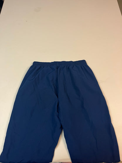 Entdecke unsere Vintage Track Pants von Nike und anderen Marken, erhältlich bei Valuxery.de - Dein Shop für trendige Vintage - Kleidung. Unsere Track Pants sind aus hochwertigen Materialien und