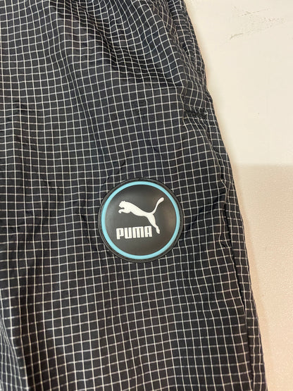 Entdecke unsere Vintage Track Pants von Nike und anderen Marken, erhältlich bei Valuxery.de - Dein Shop für trendige Vintage - Kleidung. Unsere Track Pants sind aus hochwertigen Materialien und