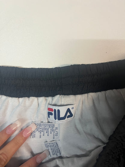 Entdecke unsere Vintage Track Pants von Nike und anderen Marken, erhältlich bei Valuxery.de - Dein Shop für trendige Vintage - Kleidung. Unsere Track Pants sind aus hochwertigen Materialien und