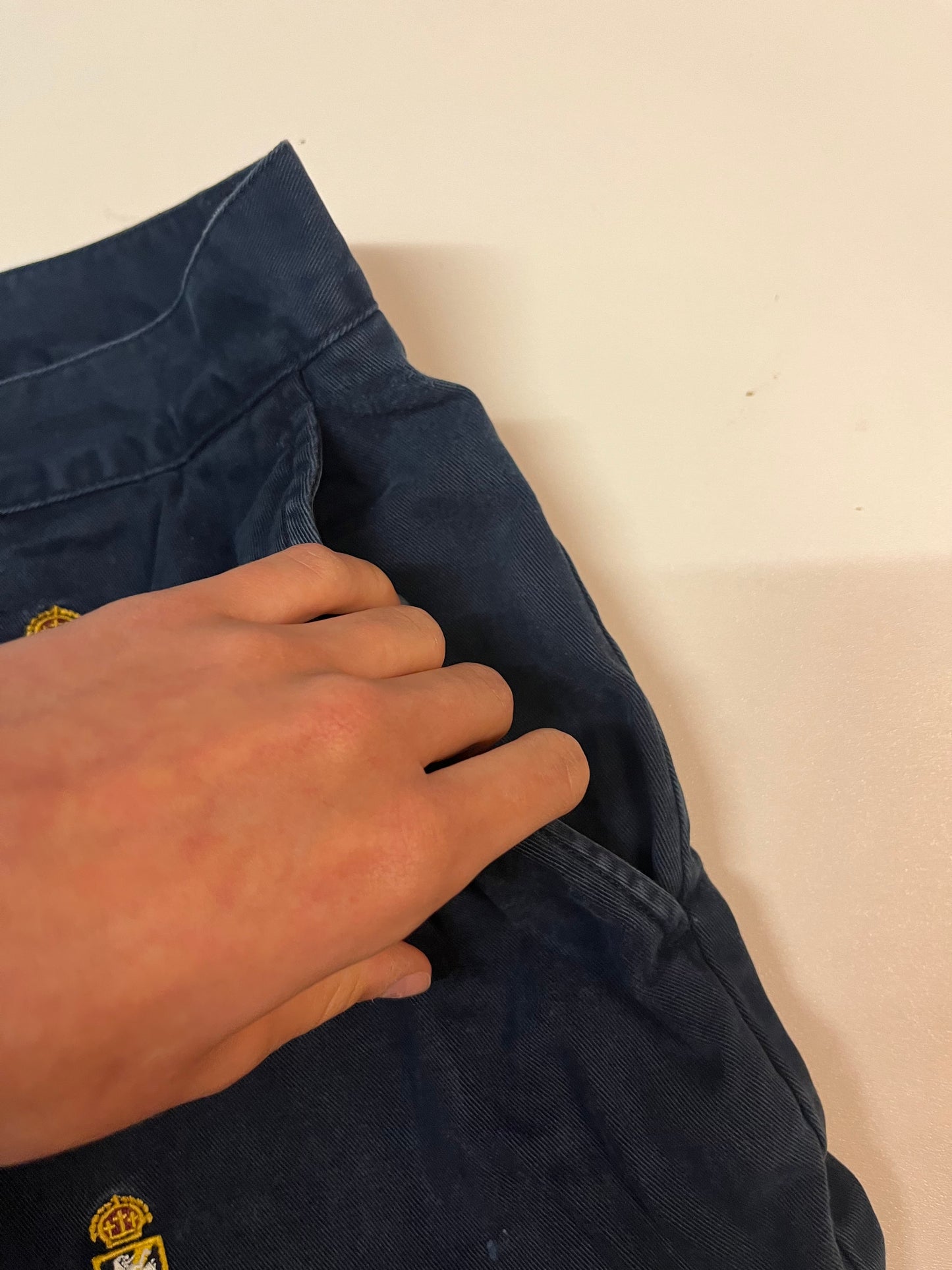 Entdecke unsere Vintage Track Pants von Nike und anderen Marken, erhältlich bei Valuxery.de - Dein Shop für trendige Vintage - Kleidung. Unsere Track Pants sind aus hochwertigen Materialien und