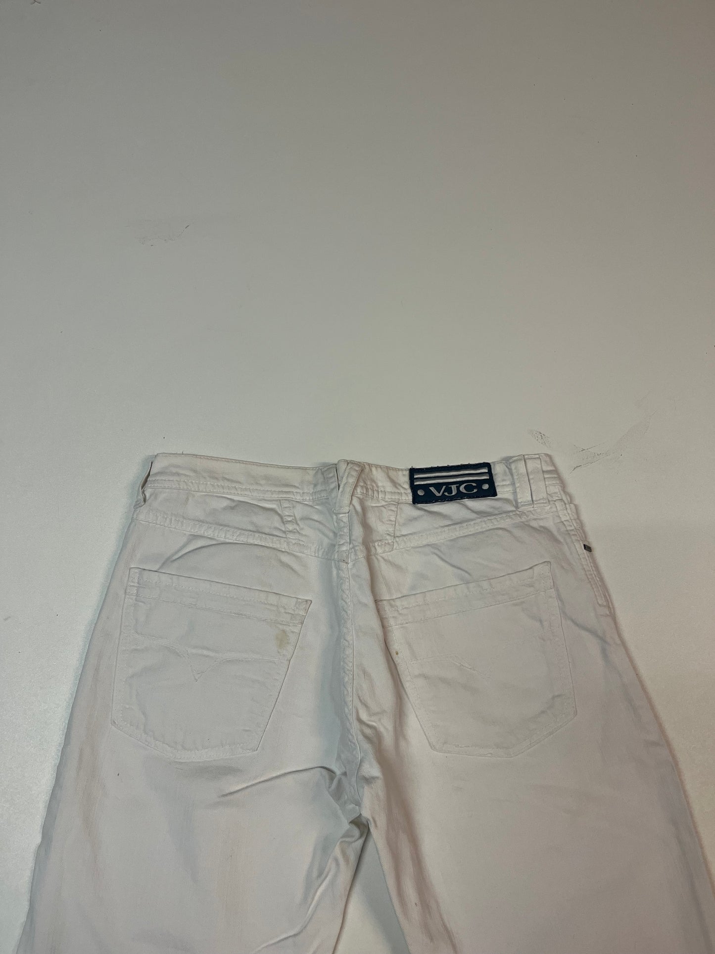 Entdecke unsere Vintage Track Pants von Nike und anderen Marken, erhältlich bei Valuxery.de - Dein Shop für trendige Vintage - Kleidung. Unsere Track Pants sind aus hochwertigen Materialien und