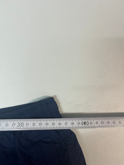 Entdecke unsere Vintage Track Pants von Nike und anderen Marken, erhältlich bei Valuxery.de - Dein Shop für trendige Vintage - Kleidung. Unsere Track Pants sind aus hochwertigen Materialien und