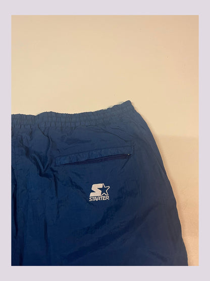 Entdecke unsere Vintage Track Pants von Nike und anderen Marken, erhältlich bei Valuxery.de - Dein Shop für trendige Vintage - Kleidung. Unsere Track Pants sind aus hochwertigen Materialien und