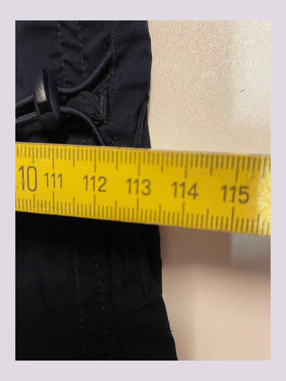 Entdecke unsere Vintage Track Pants von Nike und anderen Marken, erhältlich bei Valuxery.de - Dein Shop für trendige Vintage - Kleidung. Unsere Track Pants sind aus hochwertigen Materialien und