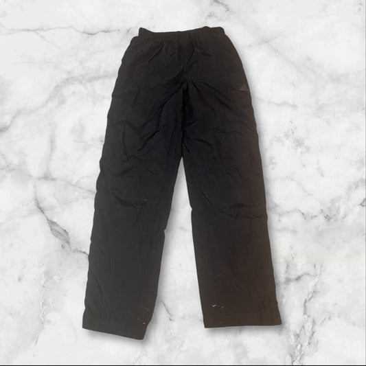 Entdecke unsere Vintage Track Pants von Nike und anderen Marken, erhältlich bei Valuxery.de - Dein Shop für trendige Vintage - Kleidung. Unsere Track Pants sind aus hochwertigen Materialien und