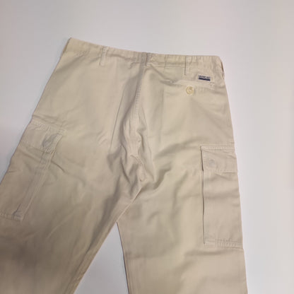 Entdecke unsere Vintage Track Pants von Nike und anderen Marken, erhältlich bei Valuxery.de - Dein Shop für trendige Vintage - Kleidung. Unsere Track Pants sind aus hochwertigen Materialien und