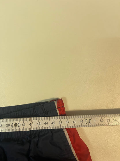 Entdecke unsere Vintage Track Pants von Nike und anderen Marken, erhältlich bei Valuxery.de - Dein Shop für trendige Vintage - Kleidung. Unsere Track Pants sind aus hochwertigen Materialien und