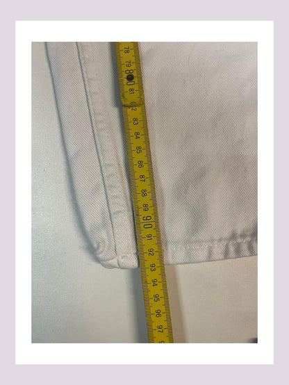 Entdecke unsere Vintage Track Pants von Nike und anderen Marken, erhältlich bei Valuxery.de - Dein Shop für trendige Vintage - Kleidung. Unsere Track Pants sind aus hochwertigen Materialien und