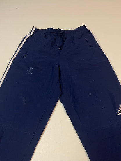 Entdecke unsere Vintage Track Pants von Nike und anderen Marken, erhältlich bei Valuxery.de - Dein Shop für trendige Vintage - Kleidung. Unsere Track Pants sind aus hochwertigen Materialien und