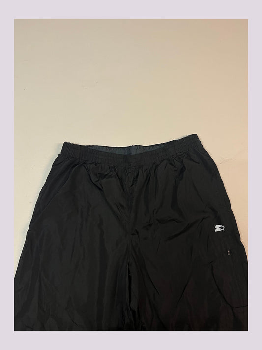 Entdecke unsere Vintage Track Pants von Nike und anderen Marken, erhältlich bei Valuxery.de - Dein Shop für trendige Vintage - Kleidung. Unsere Track Pants sind aus hochwertigen Materialien und