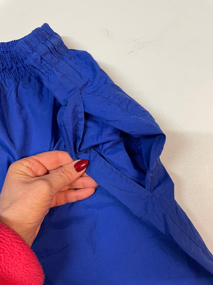 Entdecke unsere Vintage Track Pants von Nike und anderen Marken, erhältlich bei Valuxery.de - Dein Shop für trendige Vintage - Kleidung. Unsere Track Pants sind aus hochwertigen Materialien und