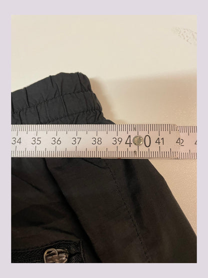 Entdecke unsere Vintage Track Pants von Nike und anderen Marken, erhältlich bei Valuxery.de - Dein Shop für trendige Vintage - Kleidung. Unsere Track Pants sind aus hochwertigen Materialien und