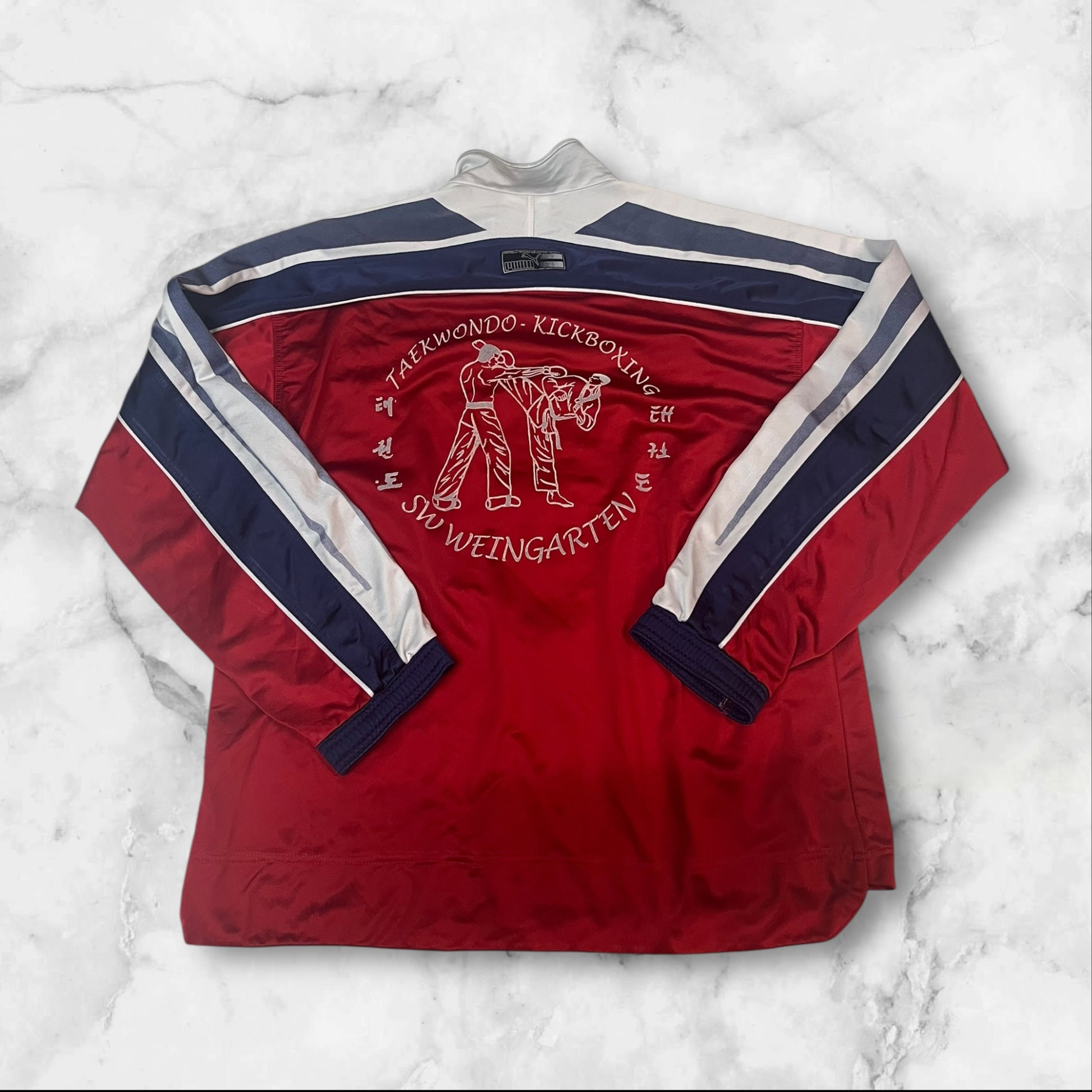 Entdecke unsere Vintage Track Pants von Nike und anderen Marken, erhältlich bei Valuxery.de - Dein Shop für trendige Vintage - Kleidung. Unsere Track Pants sind aus hochwertigen Materialien und