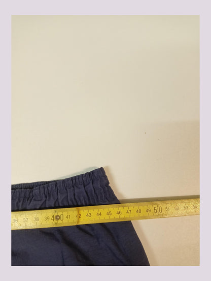 Entdecke unsere Vintage Track Pants von Nike und anderen Marken, erhältlich bei Valuxery.de - Dein Shop für trendige Vintage - Kleidung. Unsere Track Pants sind aus hochwertigen Materialien und