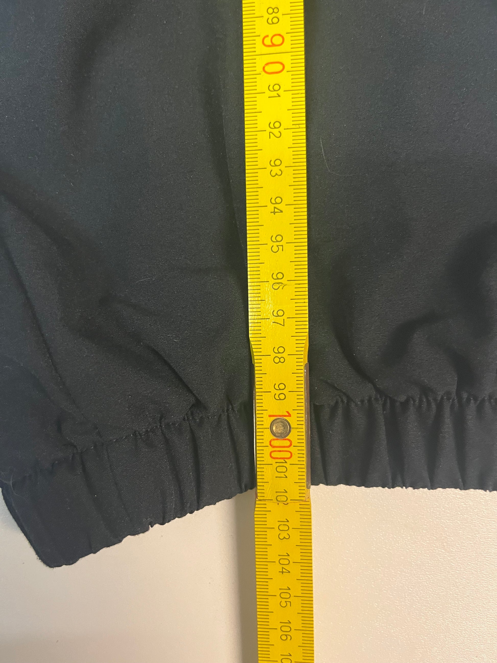 Entdecke unsere Vintage Track Pants von Nike und anderen Marken, erhältlich bei Valuxery.de - Dein Shop für trendige Vintage - Kleidung. Unsere Track Pants sind aus hochwertigen Materialien und