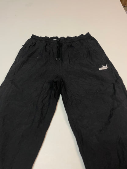 Entdecke unsere Vintage Track Pants von Nike und anderen Marken, erhältlich bei Valuxery.de - Dein Shop für trendige Vintage - Kleidung. Unsere Track Pants sind aus hochwertigen Materialien und