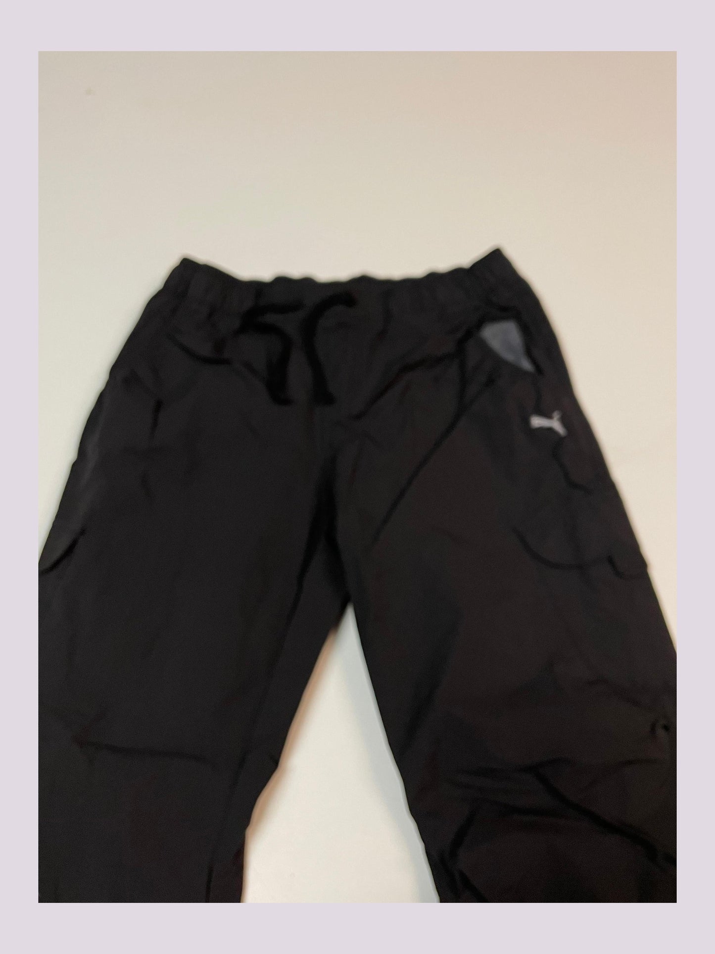 Entdecke unsere Vintage Track Pants von Nike und anderen Marken, erhältlich bei Valuxery.de - Dein Shop für trendige Vintage - Kleidung. Unsere Track Pants sind aus hochwertigen Materialien und