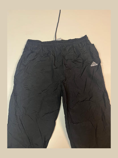 Entdecke unsere Vintage Track Pants von Nike und anderen Marken, erhältlich bei Valuxery.de - Dein Shop für trendige Vintage - Kleidung. Unsere Track Pants sind aus hochwertigen Materialien und