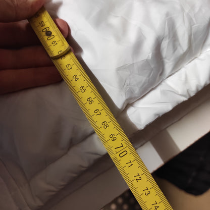 Entdecke unsere Vintage Track Pants von Nike und anderen Marken, erhältlich bei Valuxery.de - Dein Shop für trendige Vintage - Kleidung. Unsere Track Pants sind aus hochwertigen Materialien und